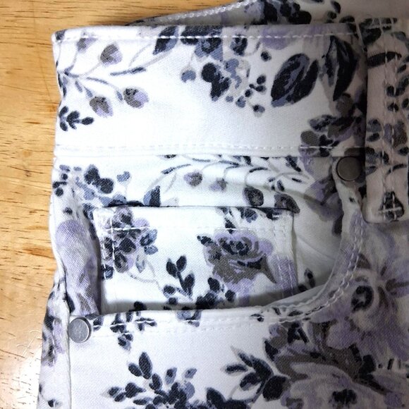 Design Lab White Floral Jeans - Size 26 - Picture 5 of 11